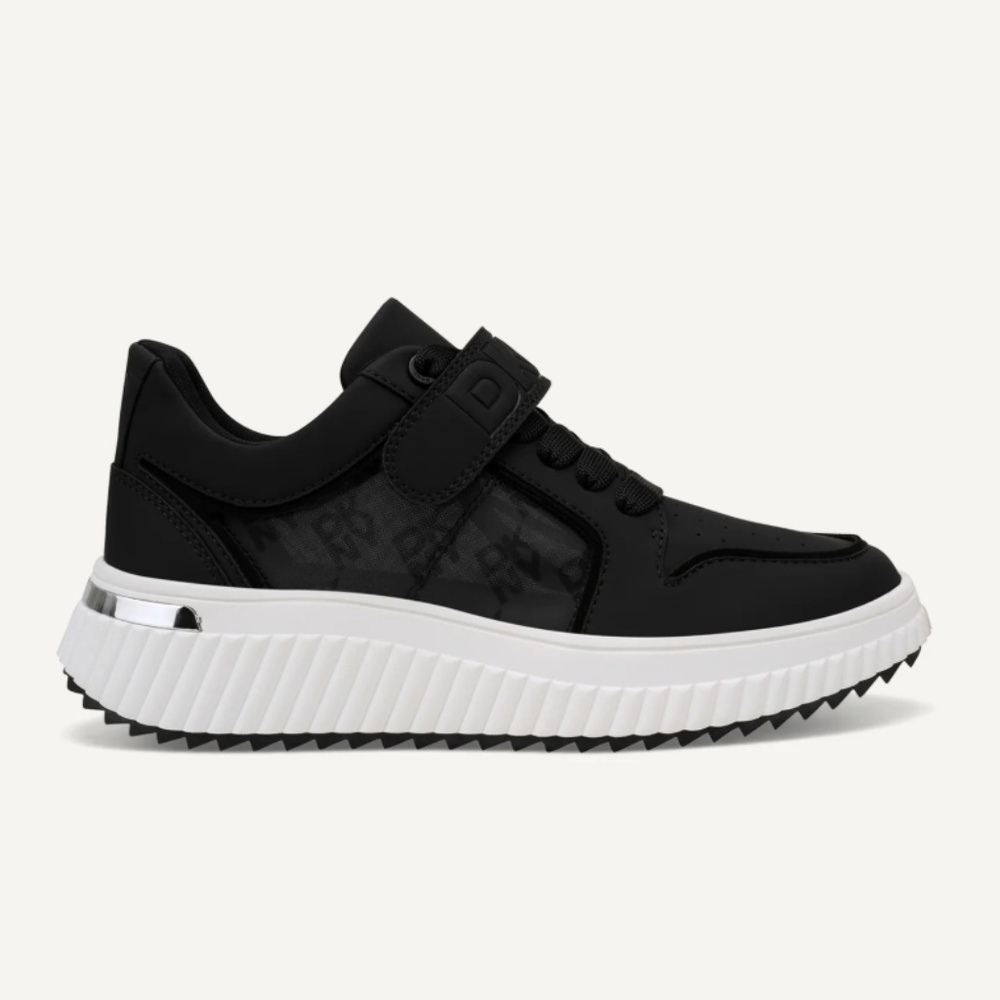 NWT  DKNY women's size 10 sneaker. New in box. LOAMI LACE UP PLATFORM SNEAKER